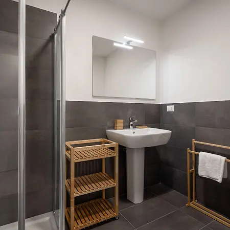 Apartment Guesthost - Urban House Carducci - *