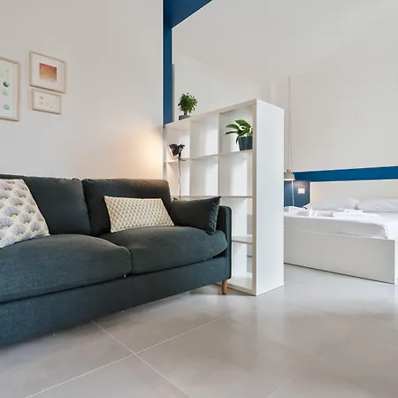 Apartment Guesthost - Urban House Carducci -