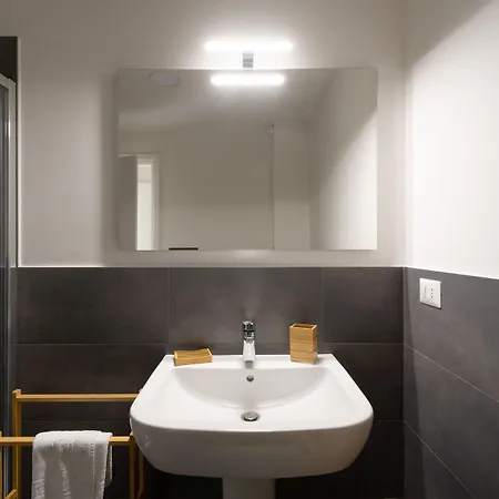 Guesthost - Urban House Carducci -