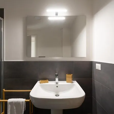 Guesthost - Urban House Carducci - Turin