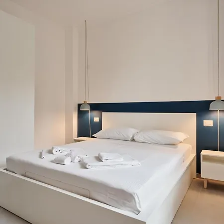 Guesthost - Urban House Carducci - Turin