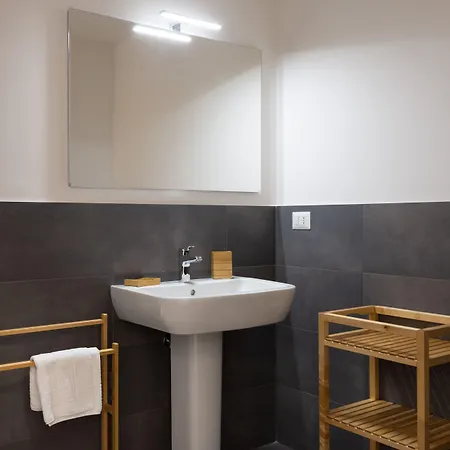 Guesthost - Urban House Carducci - Apartamento