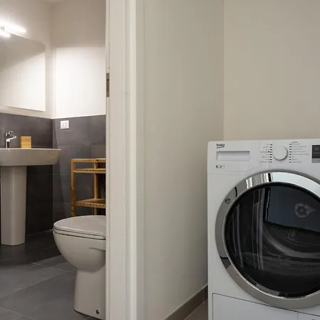 Guesthost - Urban House Carducci - Apartamento