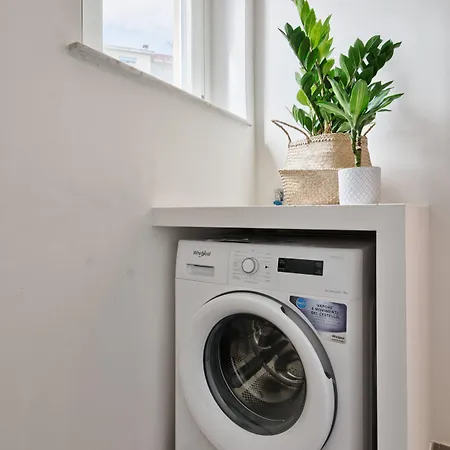 Guesthost - Urban House Carducci - Apartamento